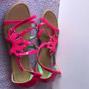 Flat sandals